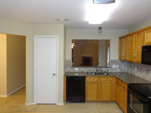 10509 Fossil Hill Dr - Photo 2 of 15