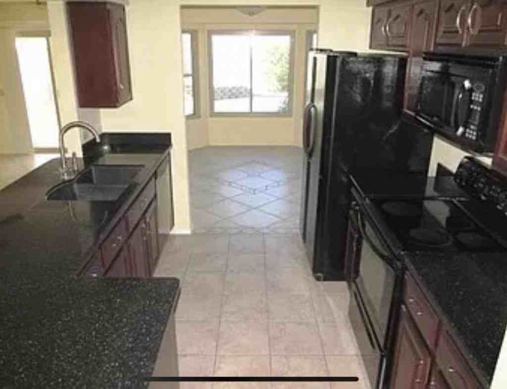 3250 W Helena Dr - Photo 4 of 7