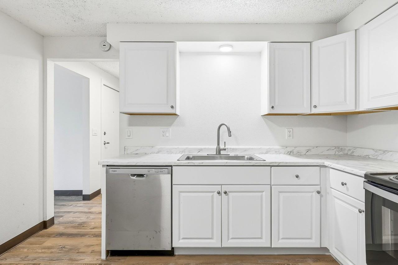 1 Month Free Rent Move In Special! Under New Management! - Photo 4 of 17