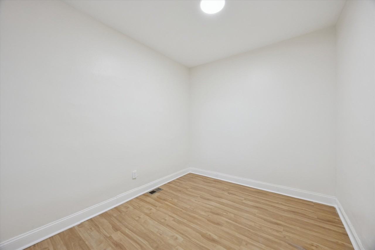 42 N Lindenwood St - Photo 2 of 26
