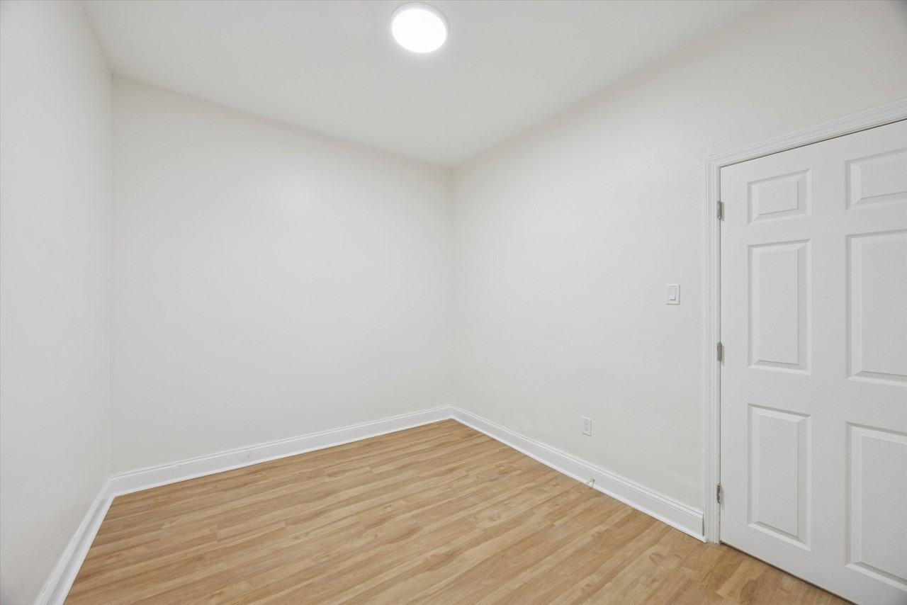 42 N Lindenwood St - Photo 3 of 26