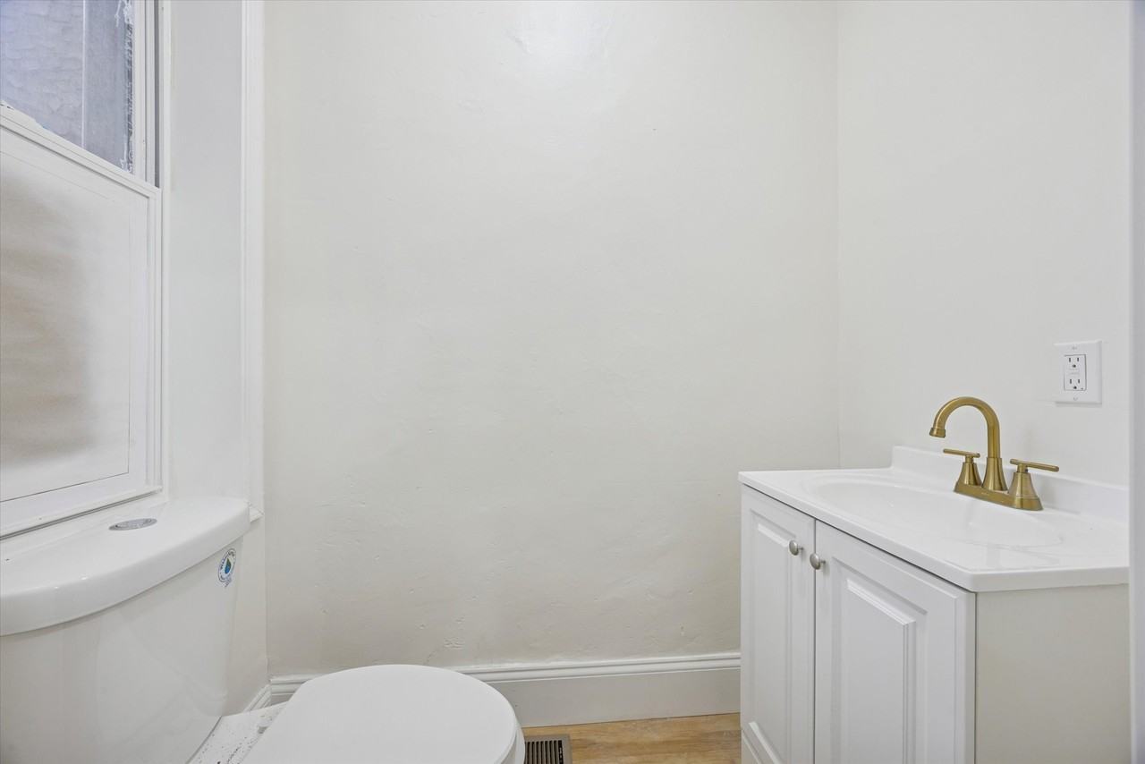 42 N Lindenwood St - Photo 4 of 26