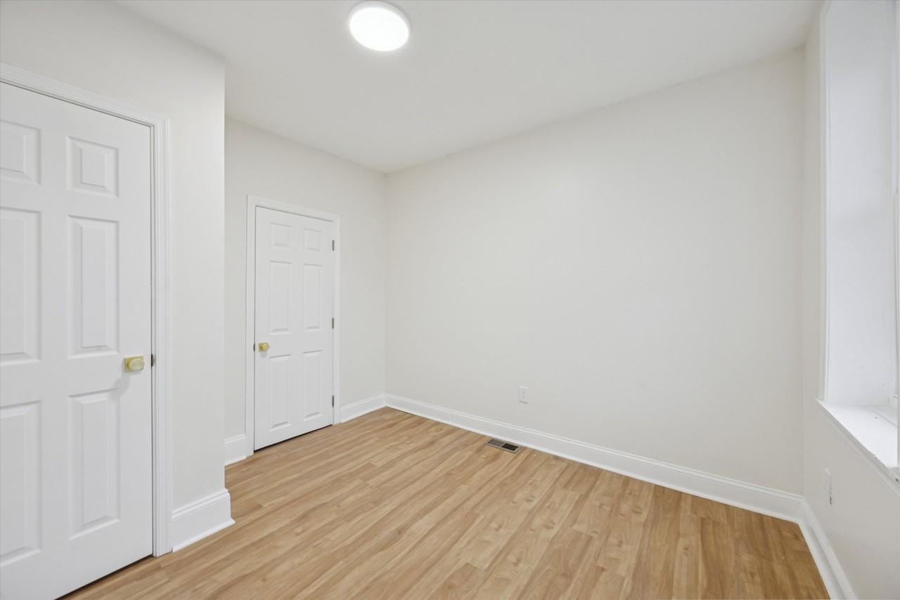 42 N Lindenwood St - Photo 5 of 26