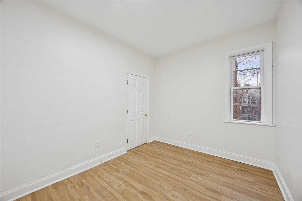 42 N Lindenwood St - Photo 7 of 26