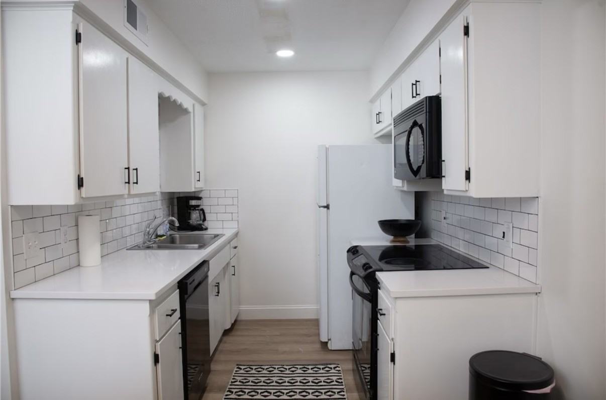 1017 S 22nd St #1 - Photo 6 of 13