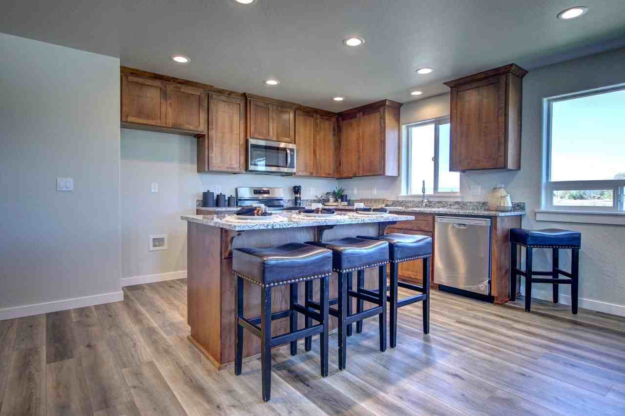 1161 Annalise St - Photo 2 of 11