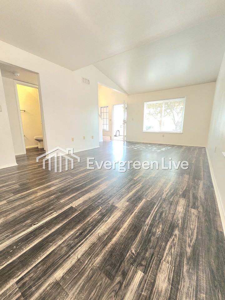 228 Buccaneer Loop - Photo 4 of 24