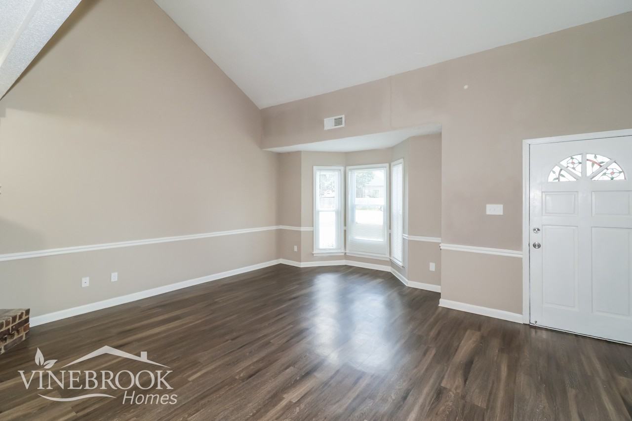 4263 Cedartree Dr - Photo 3 of 15