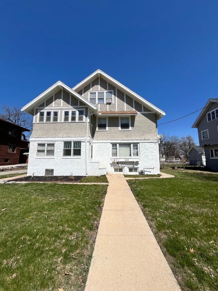 3309 University Ave - Photo 2 of 3