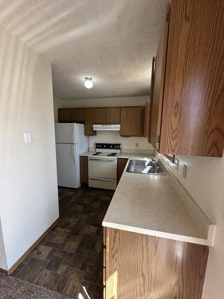325 Cape Cod Dr - Photo 3 of 9