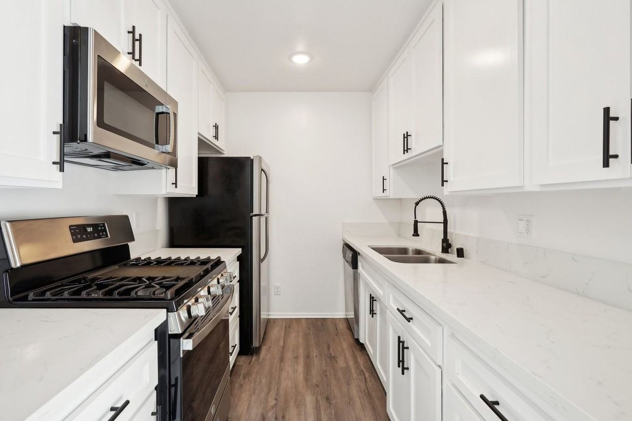 12323 Texas Ave - Photo 6 of 35