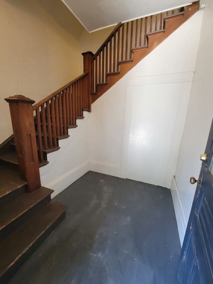 202 W 2nd Ave #2 - Photo 4 of 13