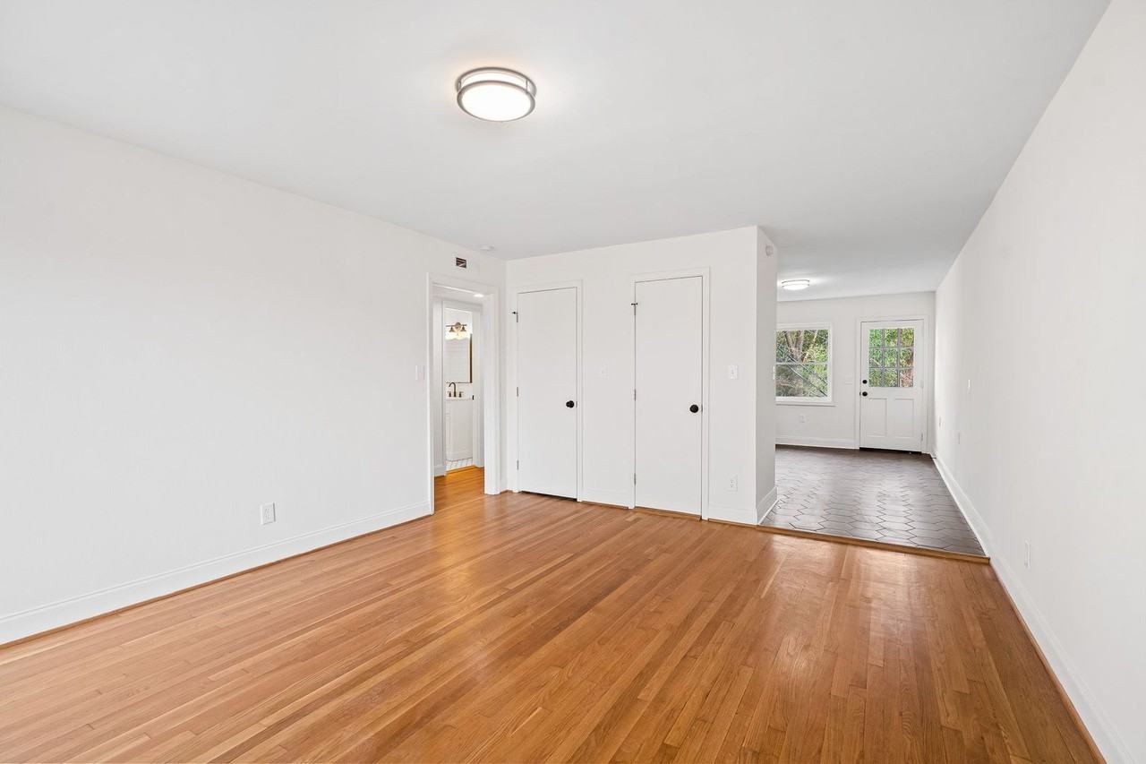1121 West End Blvd - Photo 2 of 39