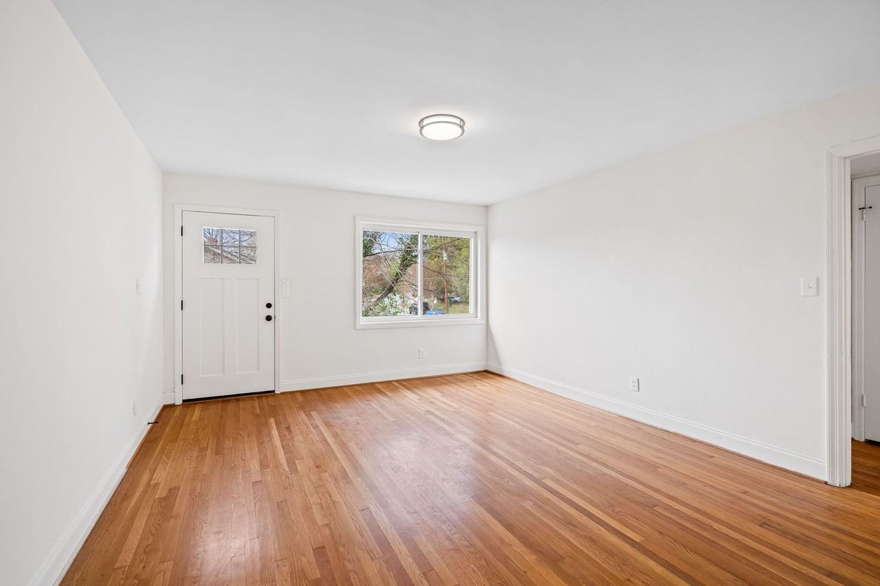 1121 West End Blvd - Photo 3 of 39
