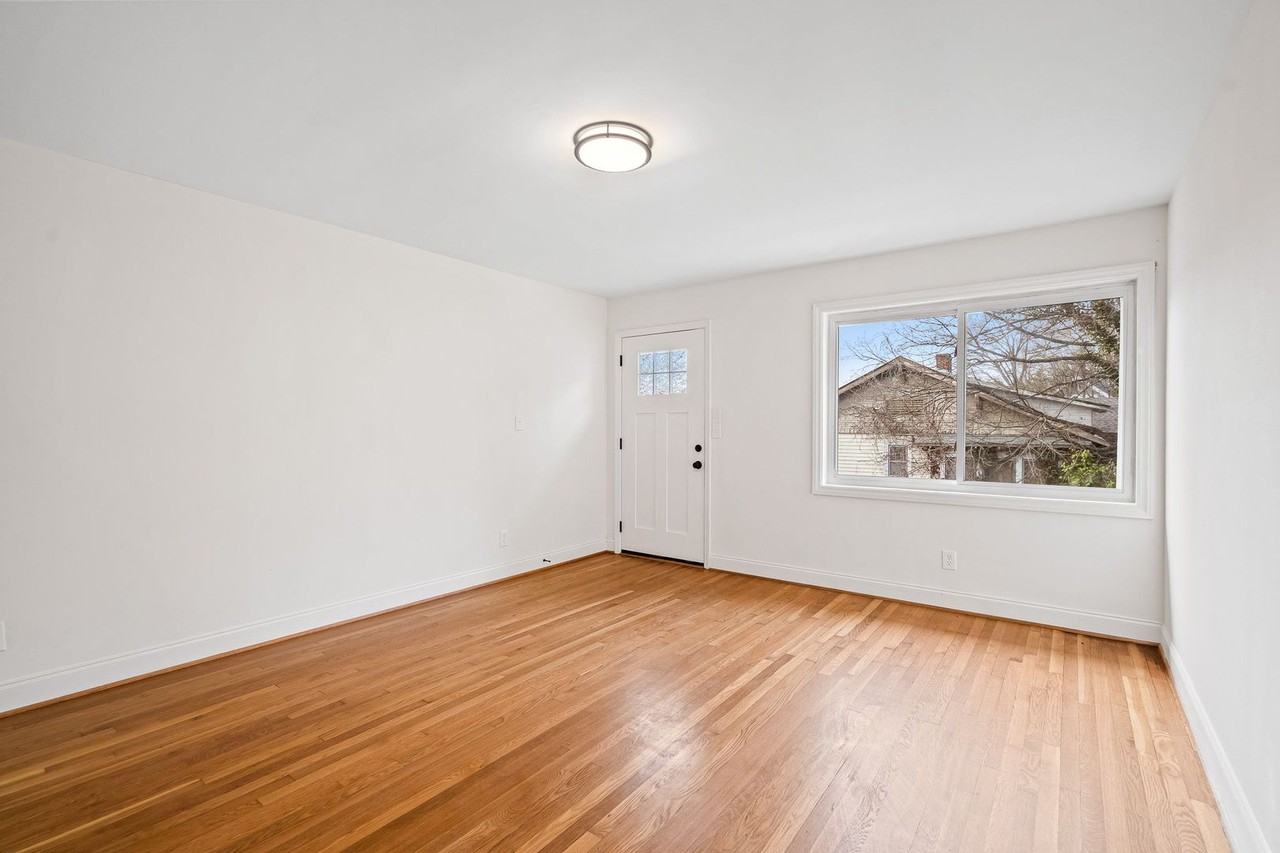 1121 West End Blvd - Photo 5 of 39