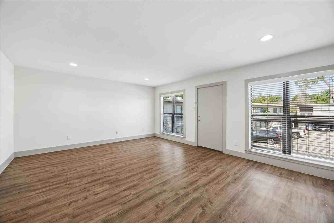 4300 Rosslyn - Photo 5 of 21