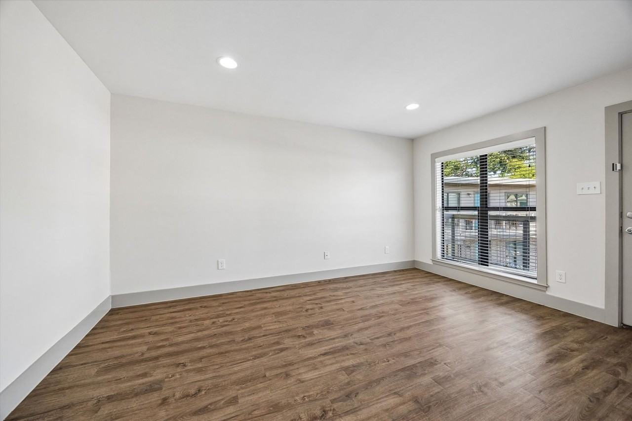 4300 Rosslyn - Photo 6 of 21