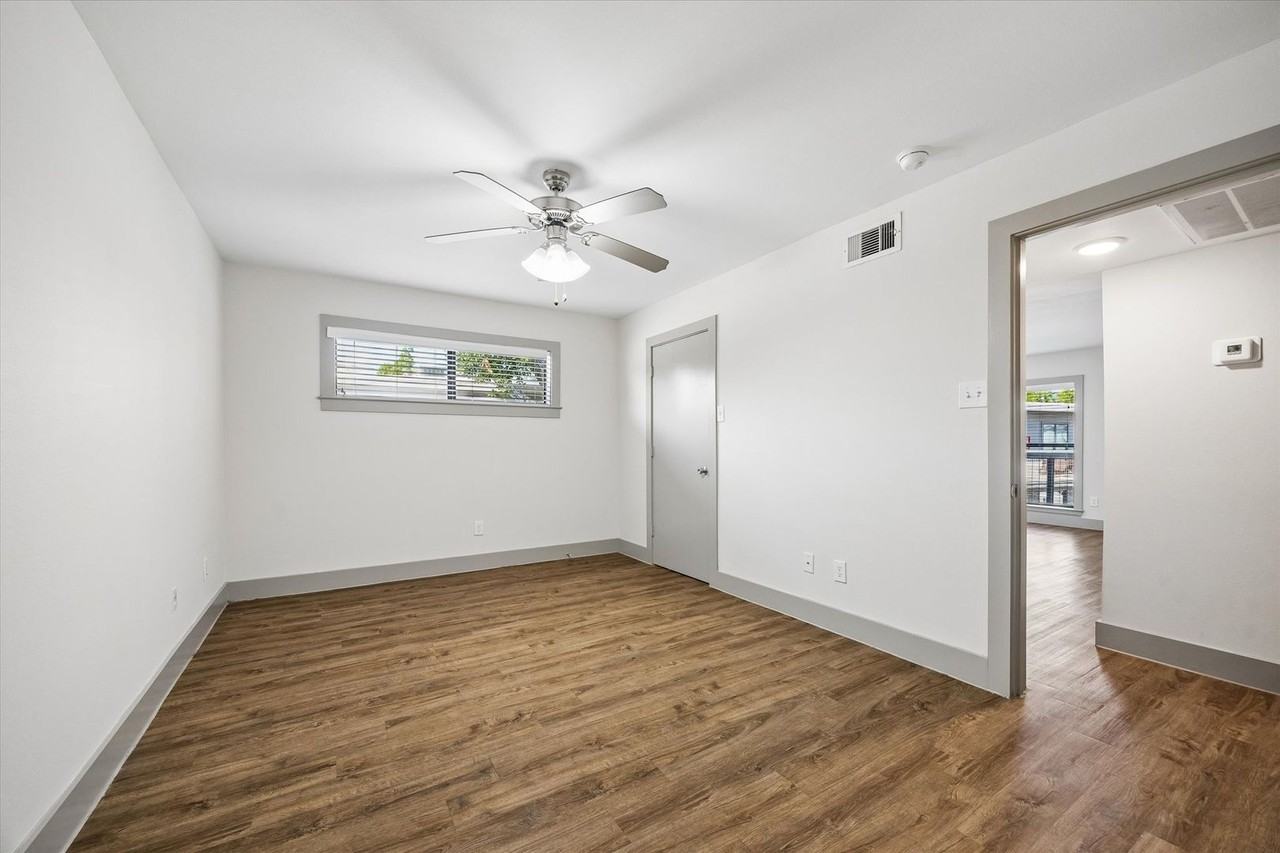 4300 Rosslyn - Photo 7 of 21