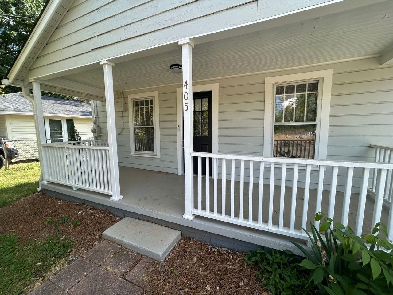 405 Dobson St - Photo 2 of 11