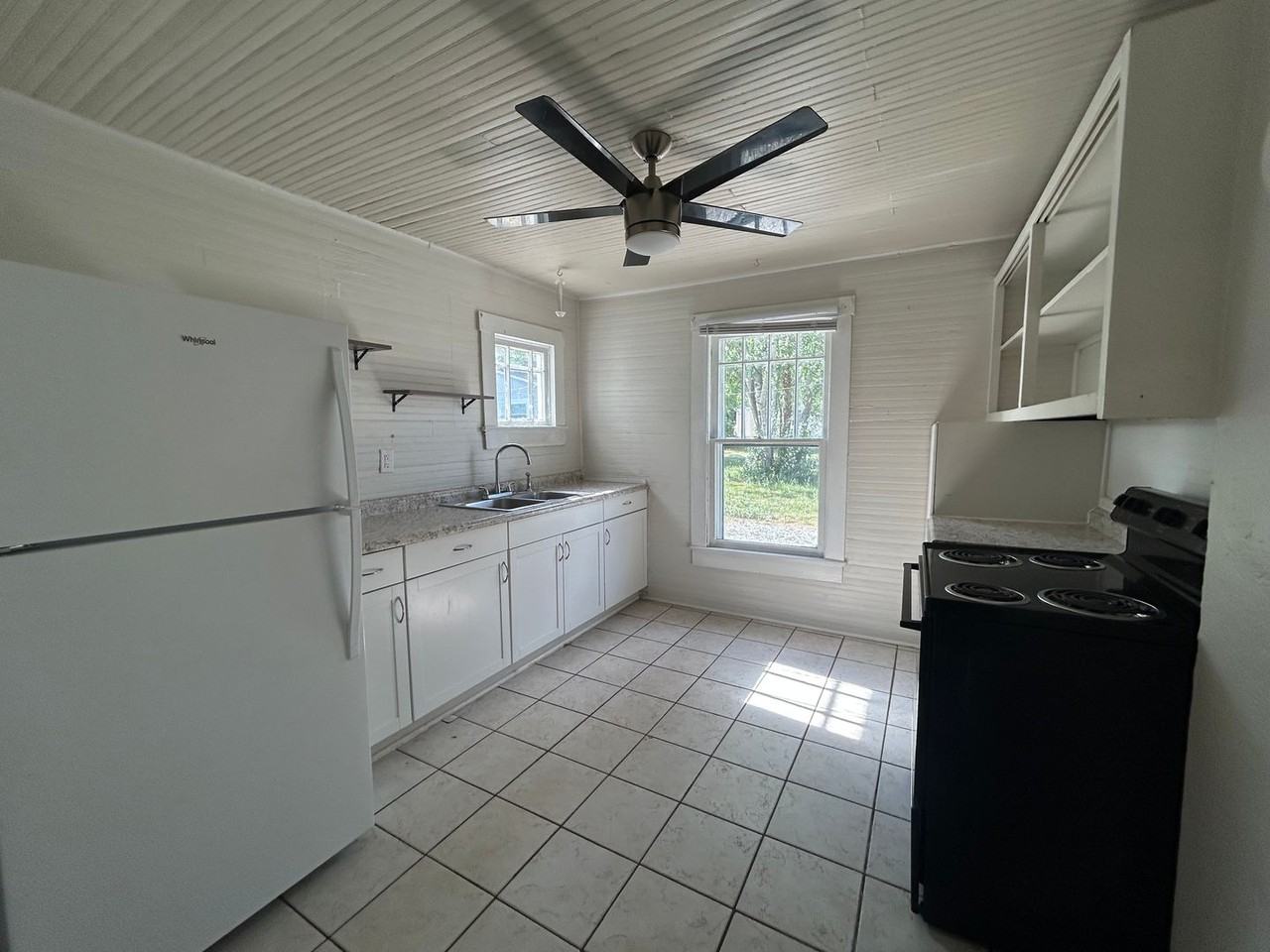 405 Dobson St - Photo 3 of 11