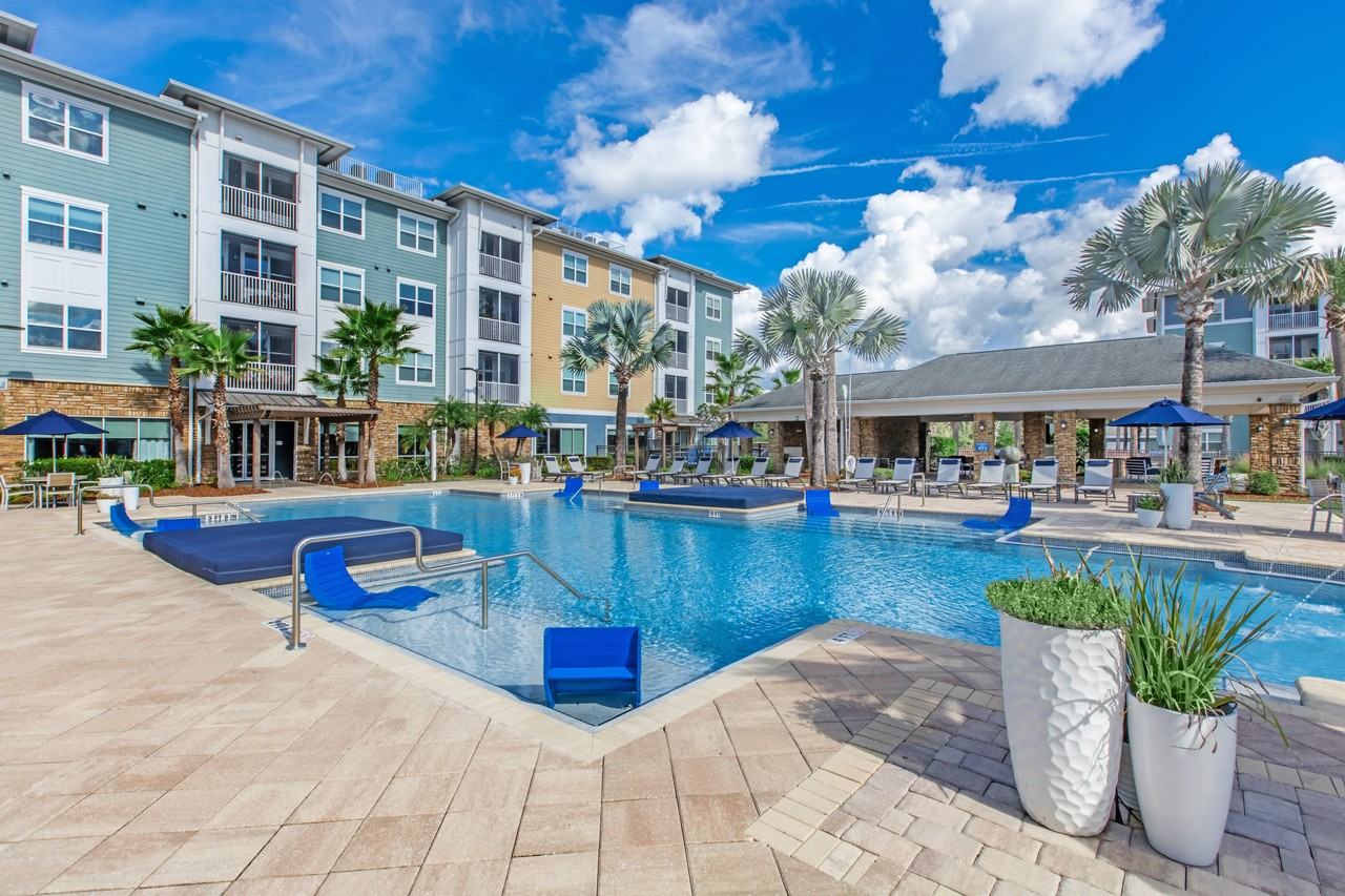 Sola South Lux Apartments - Photo 3 of 40