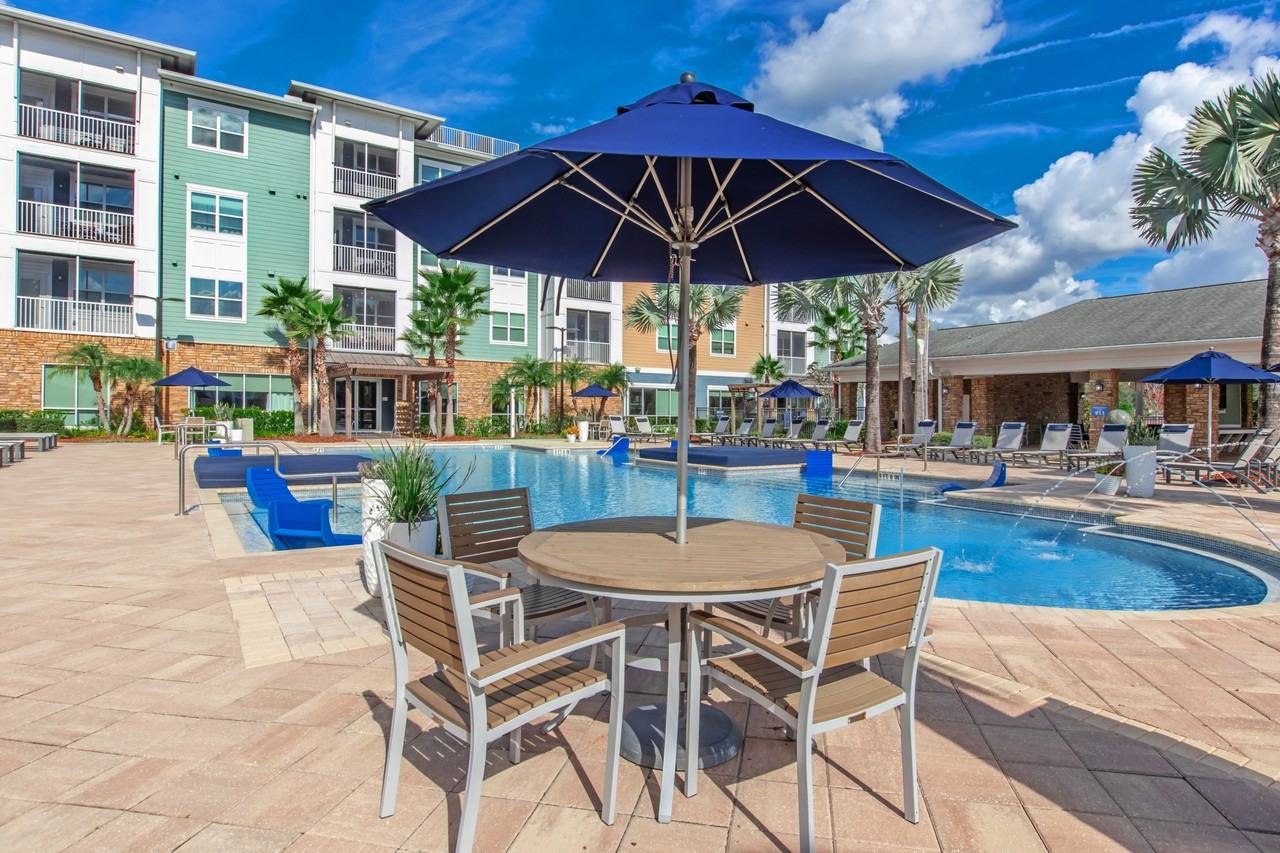 Sola South Lux Apartments - Photo 6 of 40