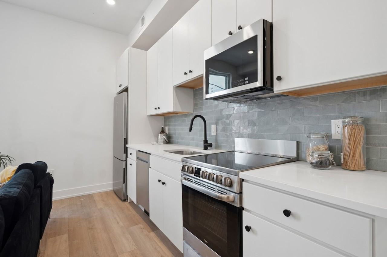 3037 Richmond Street - Photo 4 of 28