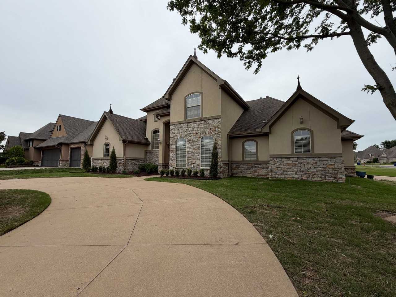 3605 N Narcissus Ave - Photo 2 of 50