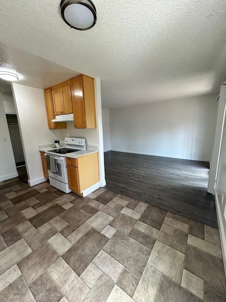 1444 Snooty Fox Apartments - Photo 5 of 14