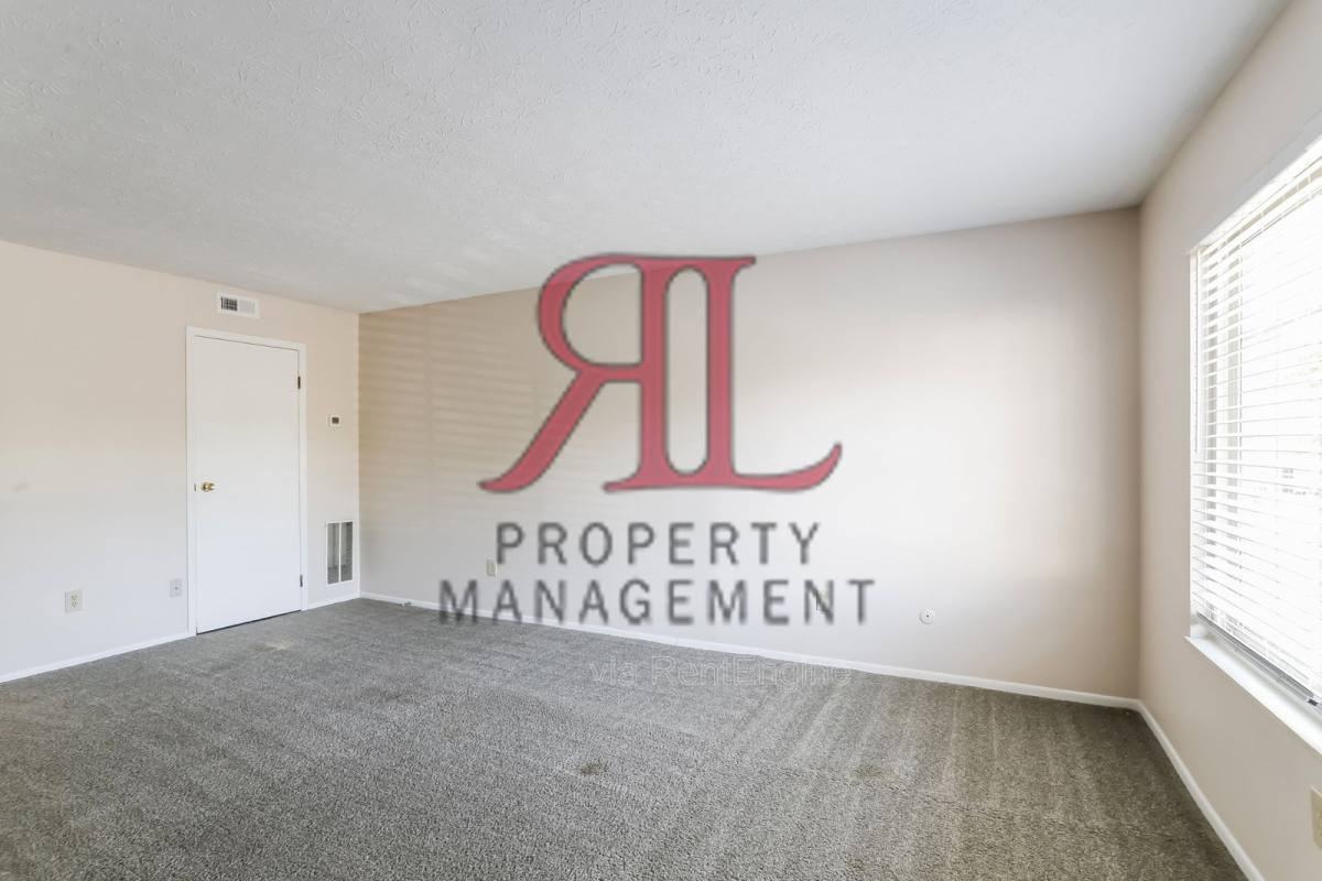 5498 Kenneylane Blvd - Photo 2 of 10