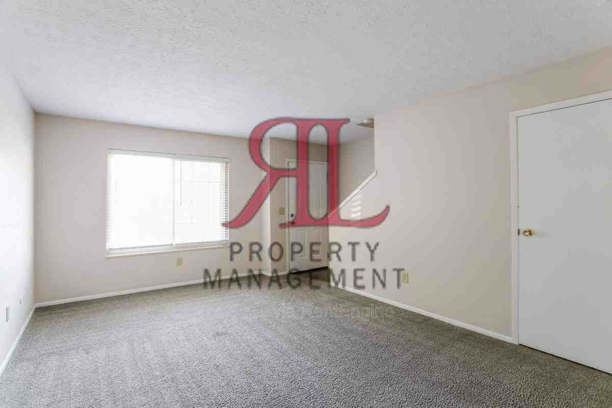 5498 Kenneylane Blvd - Photo 3 of 10