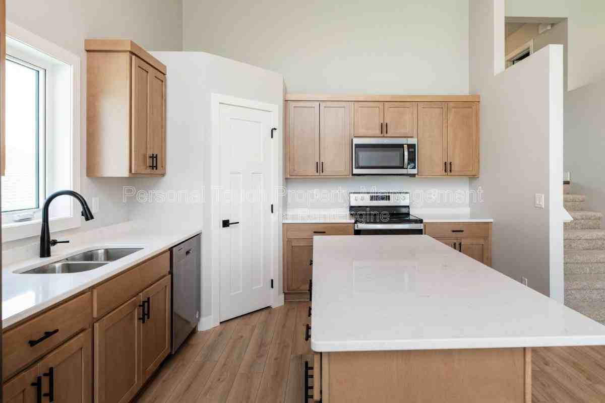6733 67th Ave S - Photo 3 of 10