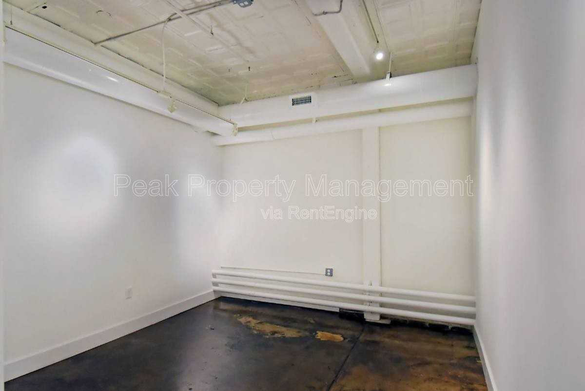 132 N Sycamore St - Photo 4 of 4