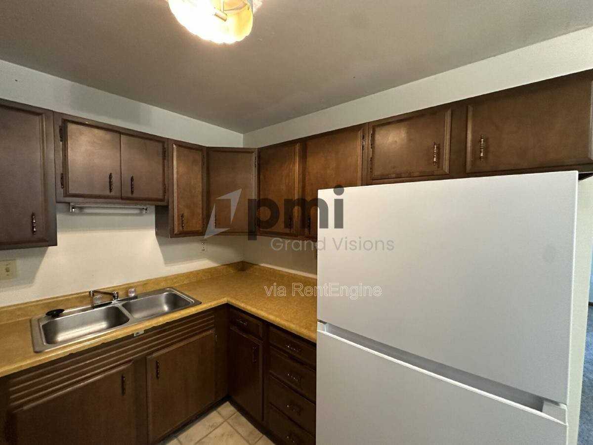 1614 12th St - Photo 2 of 10
