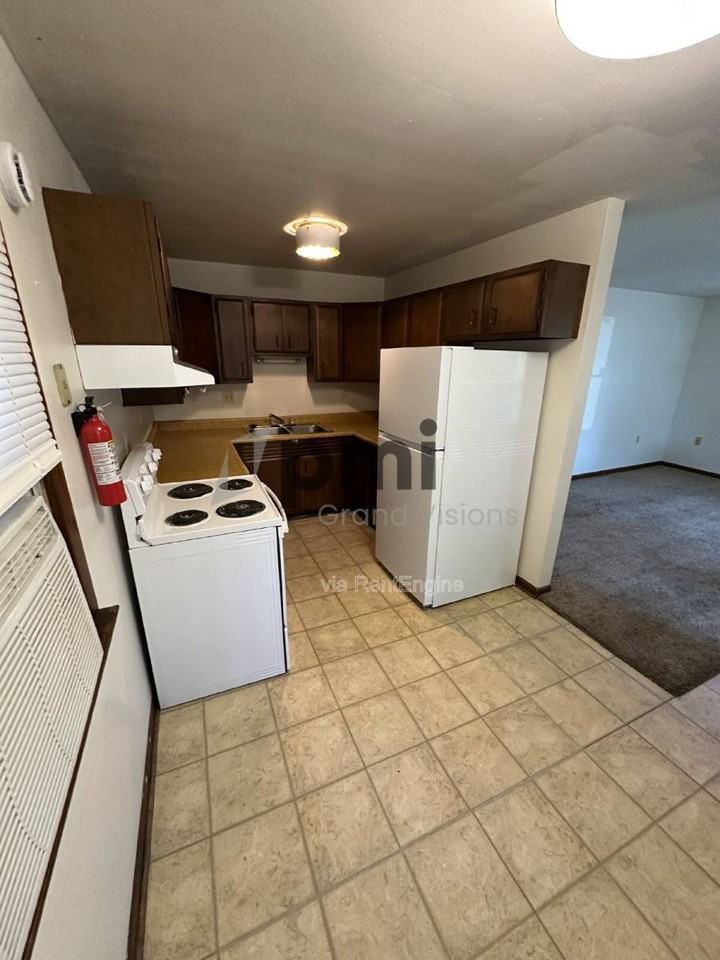 1614 12th St - Photo 3 of 10