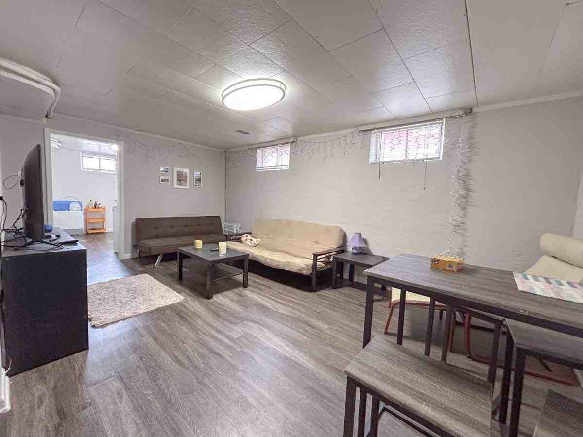 2232 1 2 S Franklin St - Photo 2 of 10