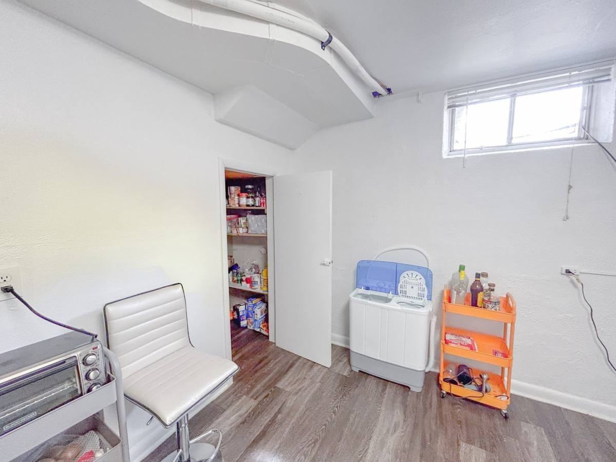 2232 1 2 S Franklin St - Photo 4 of 10