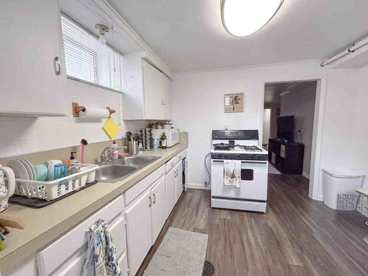 2232 1 2 S Franklin St - Photo 6 of 10