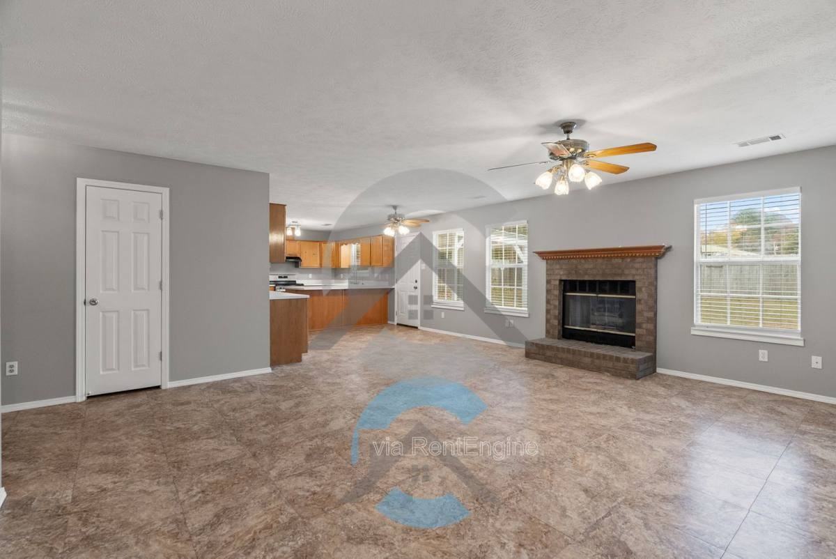 1412 Ivy Dr - Photo 2 of 9