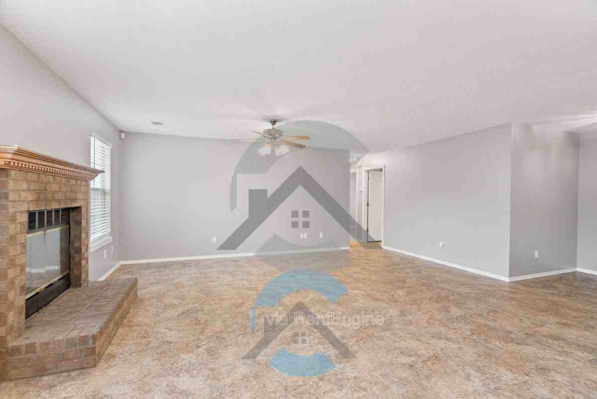 1412 Ivy Dr - Photo 3 of 9