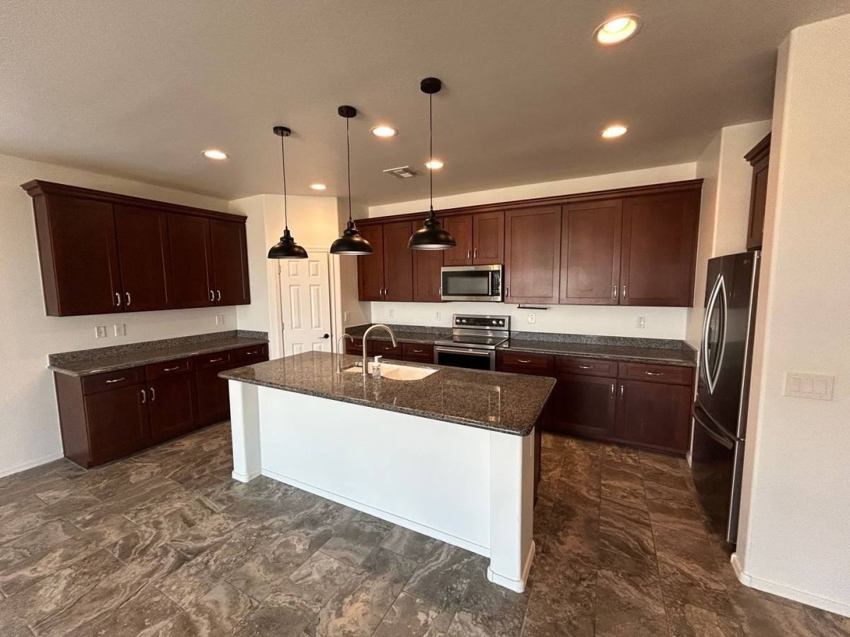 12028 W Desert Sun Ln - Photo 3 of 9
