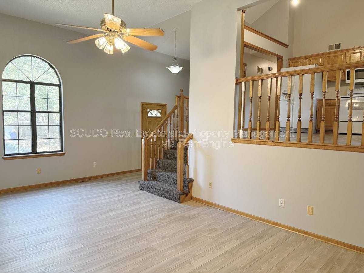 2109 Se 2nd Ter - Photo 2 of 10