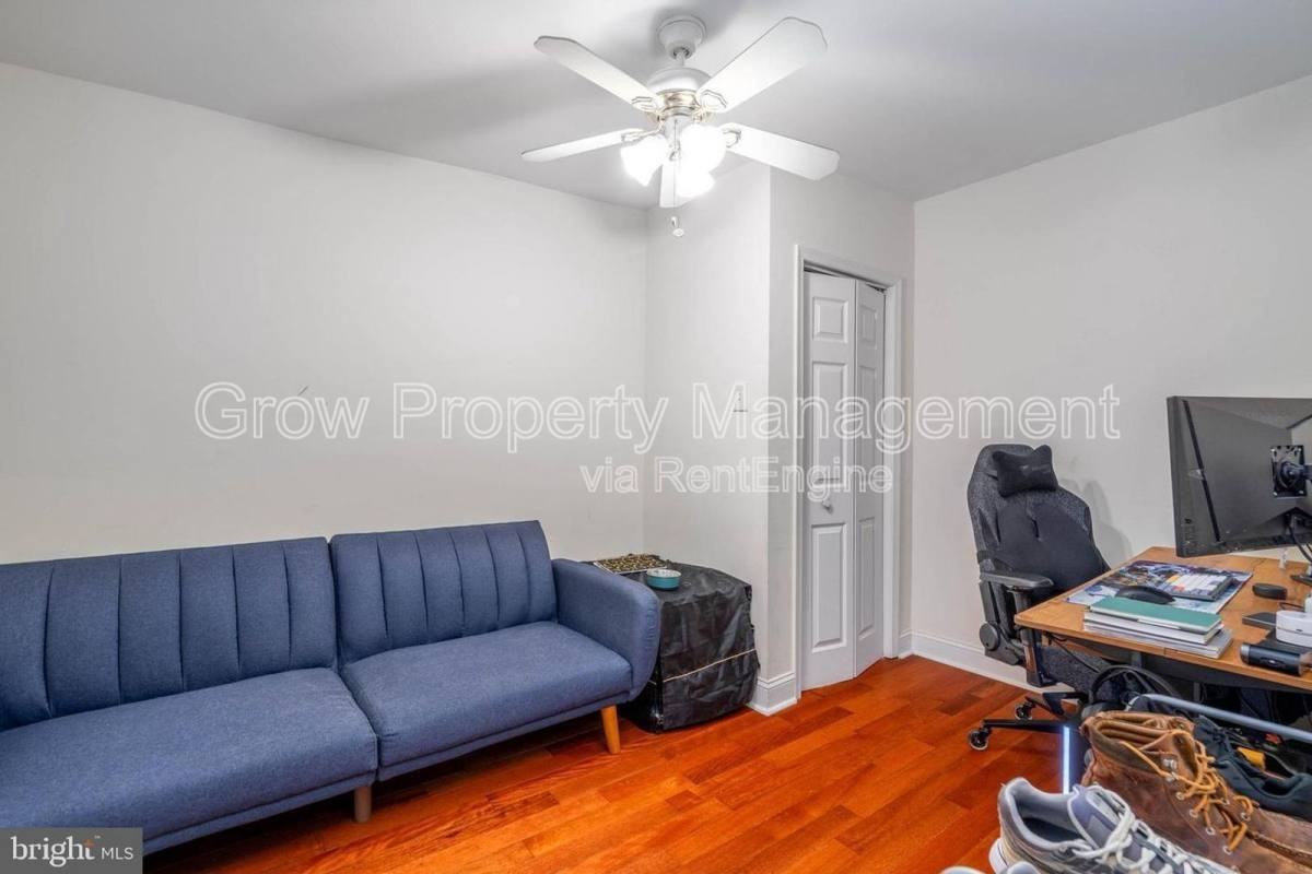 1038 S Bouvier St - Photo 4 of 9