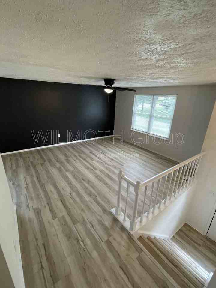 7502 Turnberry Ct - Photo 3 of 10