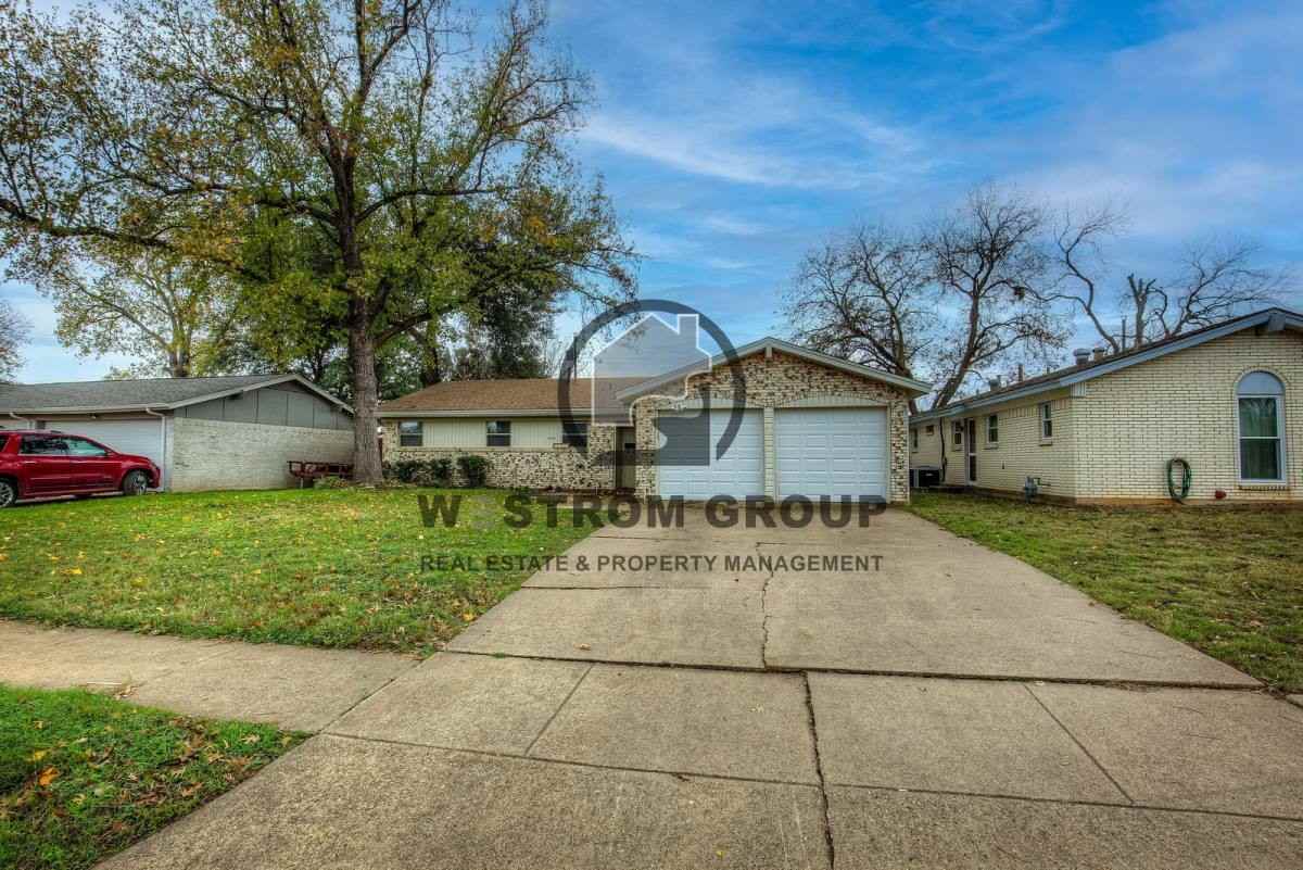 2104 Meadow Dl - Photo 2 of 10
