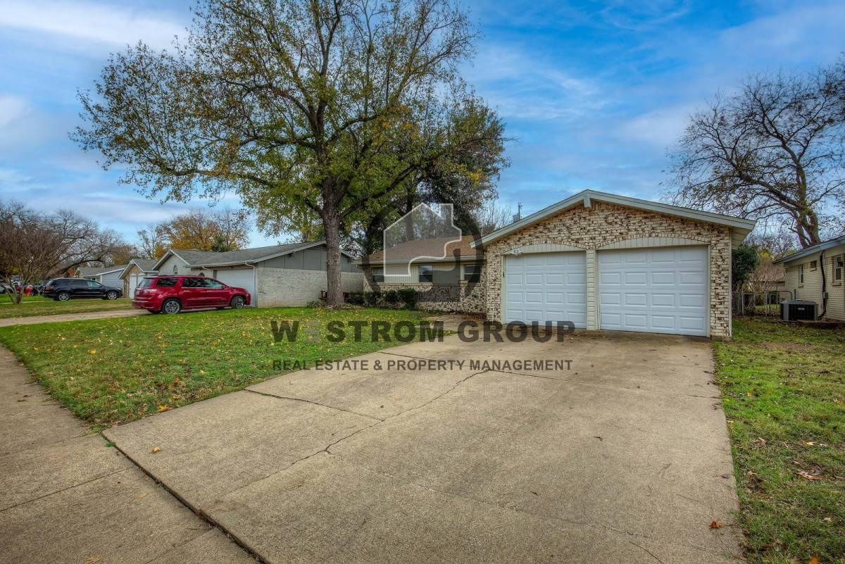 2104 Meadow Dl - Photo 3 of 10