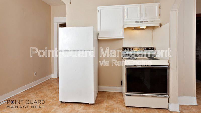 221 S Millwood St - Photo 3 of 9