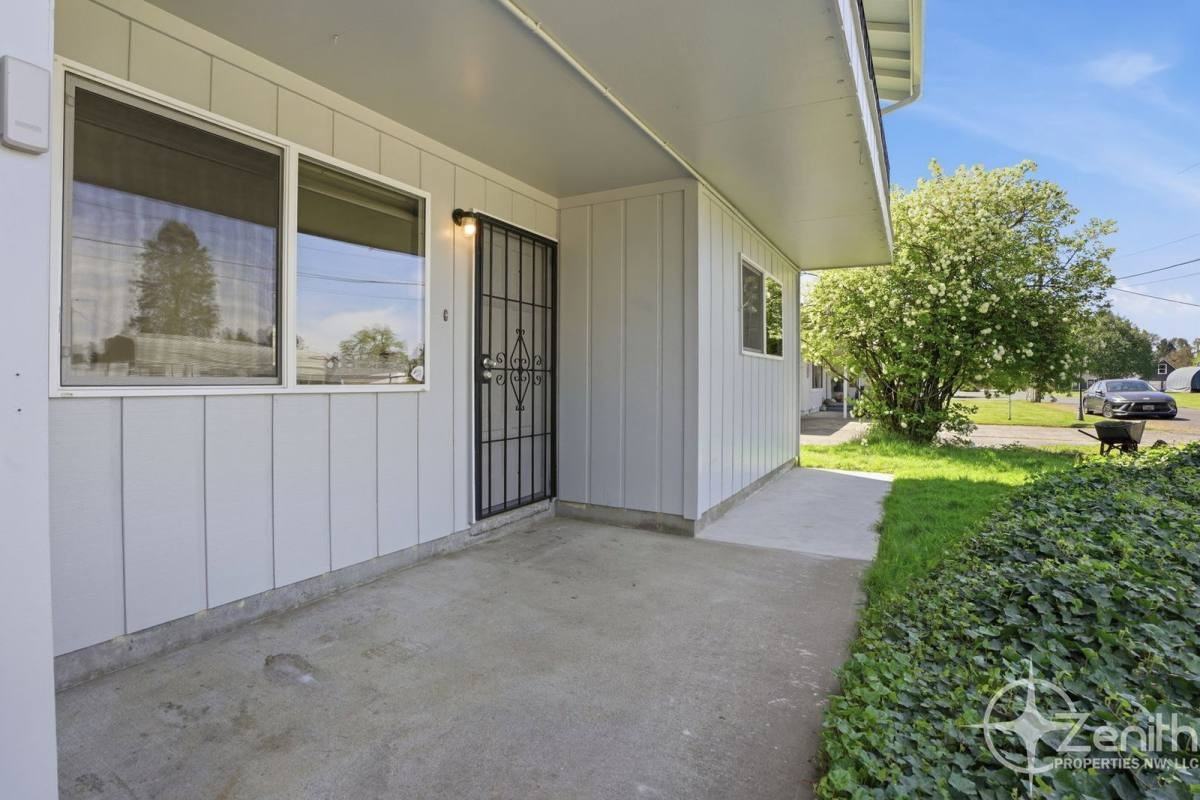166 Virginia St #B - Photo 2 of 10