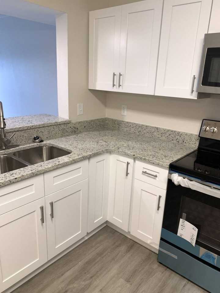 12352 Fox Hound Ct - Photo 3 of 10