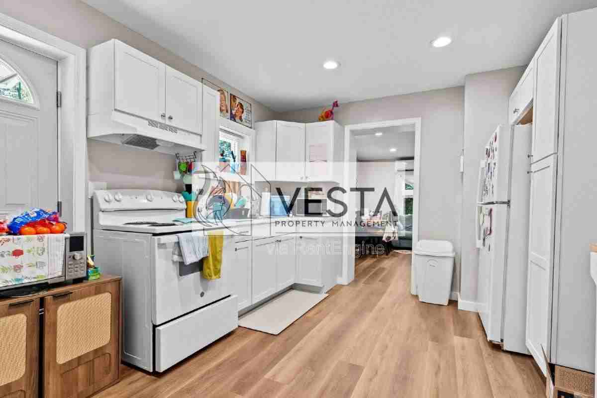 817 Oakdale Rd - Photo 2 of 10
